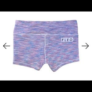 Fleo shorts size L